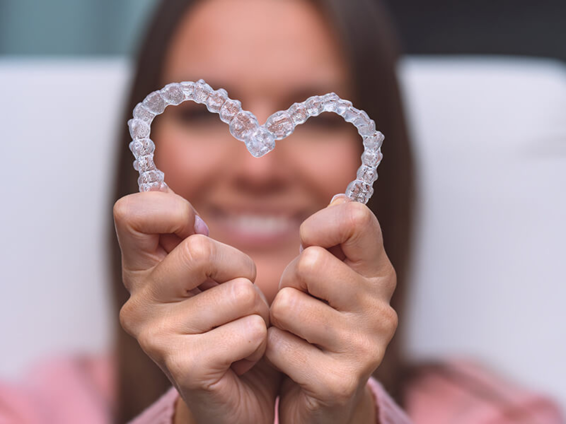 Como Funcionam os Alinhadores Invisíveis? Entenda Por Que Eles Estão Transformando Milhares de Sorrisos